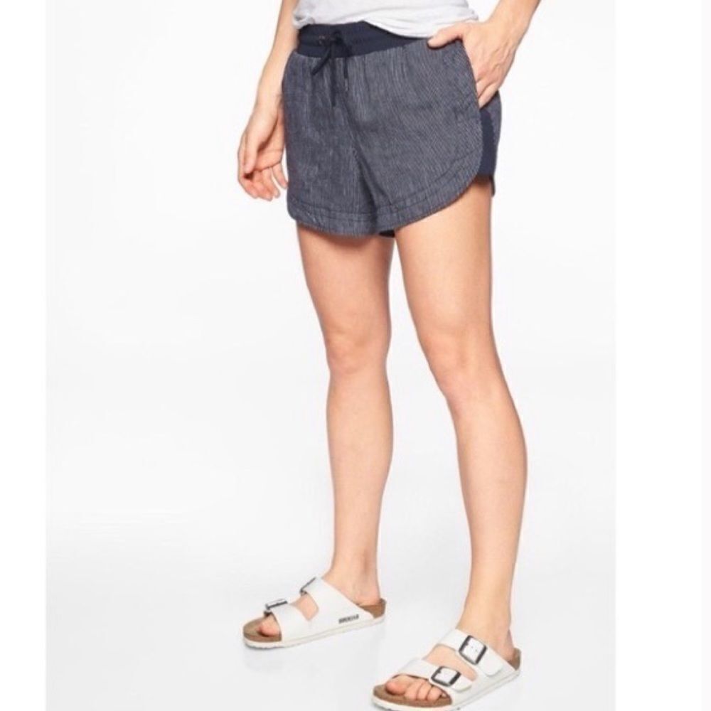 ATHLETA 10 Beachside Bali Navy White Pinstripe Line. Shorts with Pockets